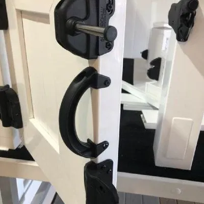 Wholesale Black Nylon Automatic Keyed Gate Lock Gravity Key Latch Lockable Swing Door Siding Gate Fence Door Lock Hardware 